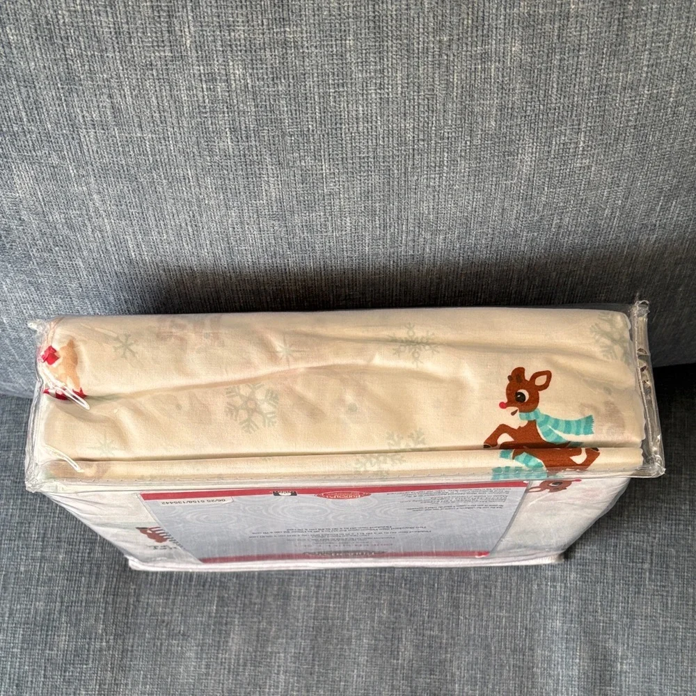 Rudolph Queen Sheet Set - Festive White and Red